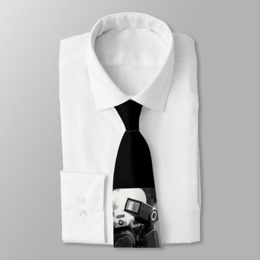 "Sourire ! ! ..... ? ?"  cravate (Attaché)