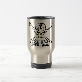 Sourire tasse poliment isolée
