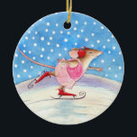 Souris de patinage ornement de Noël ou d'hiver<br><div class="desc">Cette mignonne souris de patinage sera heureuse d'orner votre arbre de Noël,  mais vous pourriez juste vouloir la garder en exposition tout l'hiver. Correspondant cartes de voeux,  autocollants et autres objets avec cette image également disponible dans mon magasin Zazzle.</div>