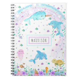 Sous le carnet de notes à spirale de mer