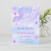 Sous les invitations à la fête d'anniversaire de l (Debout devant)