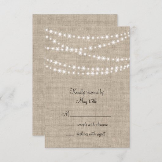 Sous les lumières de la corde sur Burlap RSVP (Devant / Derrière)