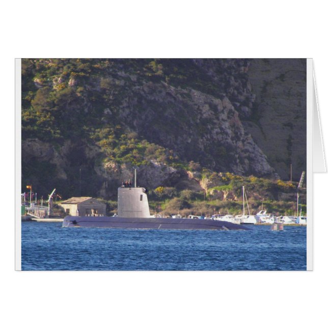 Sous-marin qui met en mer. (Devant horizontal)