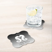 Sous-verre de mariage personnalisé Hippocampe noir (En situation)