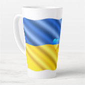 Soutenez l'Ukraine Latte Mug drapeau ukrainien (Angle gauche)