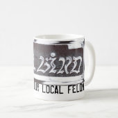 Soutenez votre tasse locale de récidiviste de (Devant droit)