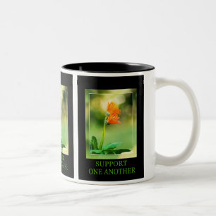 Soutenez-Vous Une Mug De Café À Deux Tons