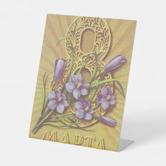 Sovjet- briefkaart met bloemen reclamebord met voetstuk