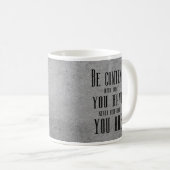 Soyez satisfait de ce que vous avez tasse de café (Devant droit)