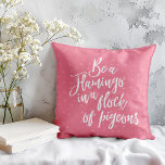 Soyez un Flamant rose dans un groupe de citations<br><div class="desc">Soyez un Flamant rose dans un troupeau de Coussins de pigeons - Nous avons tous entendu les oiseaux provocateurs d'une plume se rassembler. Que se passe-t-il quand un oiseau n'appartient pas au troupeau... . ils deviennent un pionnier. Etre un créateur de tendances et suivre son propre chemin n'est pas toujours...</div>