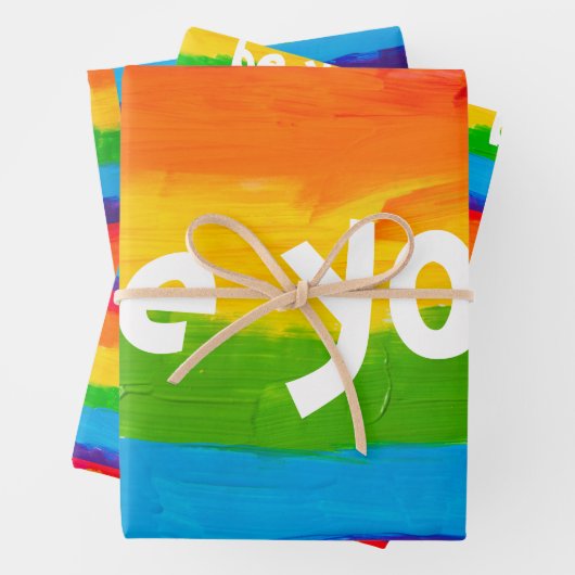 Soyez-vous arc-en-ciel LGBT envelopper des feuille (En situation)