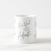 Soyez vous, le monde va ajuster Mug (Centre)