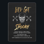 Soyons Éffrayants | Invitation de la fête d'Hallow<br><div class="desc">Invitation vos amis et votre famille pour un bon moment éffrayant avec une invitation amusante Halloween Party. L'invitation de la fête d'Halloween "Let's Get Éffrayant" dispose d'un arrière - plan de tableau noir,  d'un texte de feuille d'or faux,  de graphiques crâne et os croisés,  et de votre texte personnalisé.</div>