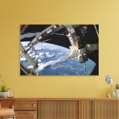 Space Shuttle Atlantis en een Soyuz-ruimtevaartuig Canvas Afdruk (Insitu (Woonkamer))