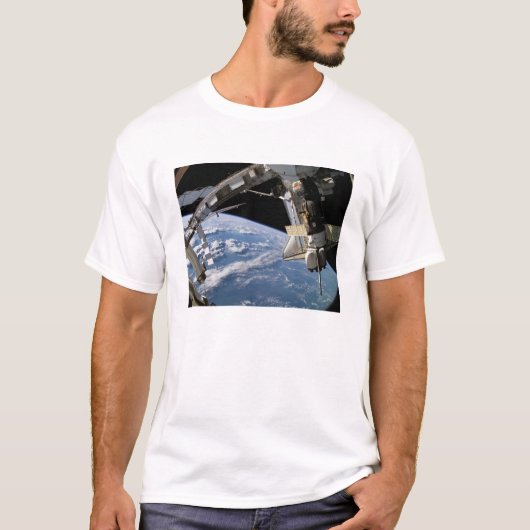 Space Shuttle Atlantis en een Soyuz-ruimtevaartuig T-shirt (Voorkant)