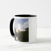 Space Shuttle Atlantis tilt af 26 Mok (Voorkant links)