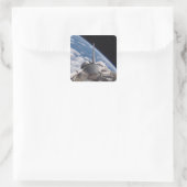 Space Shuttle Discovery door Aarde teruggeworpen Vierkante Sticker (Tas)