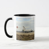 Space Shuttle Discovery implementeert de bijbehore Mok (Links)