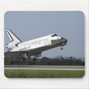 Space shuttle Discovery landt op Runway 33 2 Muismat