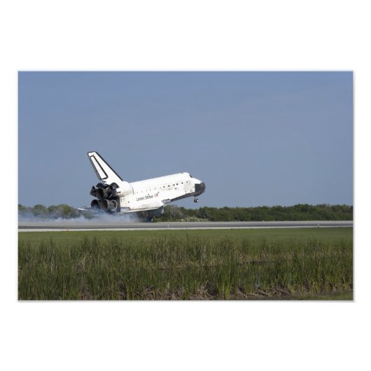 Space shuttle Discovery landt op Runway 33 4 Foto Afdruk (Voorkant)