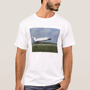 Space shuttle Discovery landt op Runway 33 T-shirt