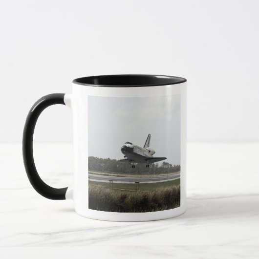 Space Shuttle Discovery-naderingen bij landing Mok (Links)