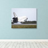 Space Shuttle Discovery raakt 2 Canvas Afdruk (Insitu (Houten vloer))