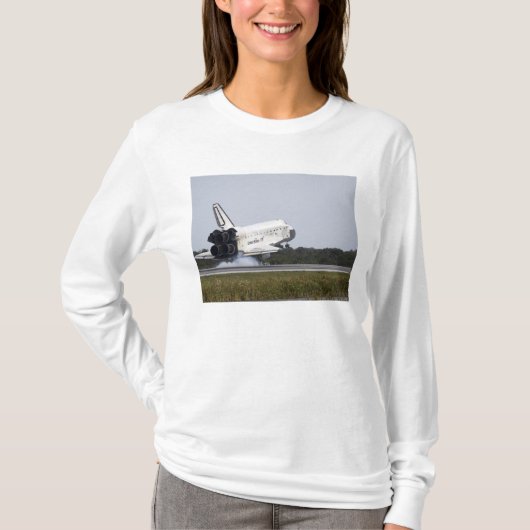 Space Shuttle Discovery raakt 2 T-shirt (Voorkant)