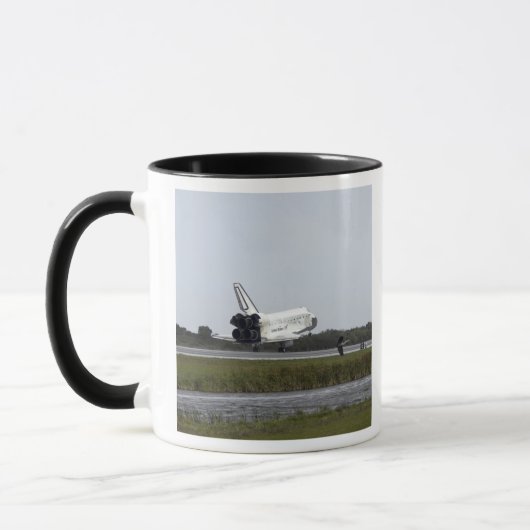 Space Shuttle Discovery raakt 3 Mok (Links)