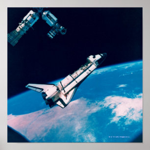 Space Shuttle en station in Orbit Poster