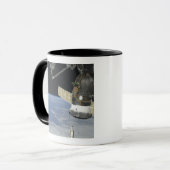 Space shuttle Endeavor, een Soyuz ruimtevaartuig Mok (Voorkant links)