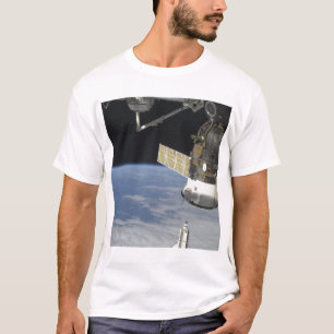 Space shuttle Endeavor, een Soyuz ruimtevaartuig T-shirt