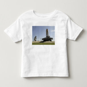 Space Shuttle Endeavor nadert de lancering p Kinder Shirts
