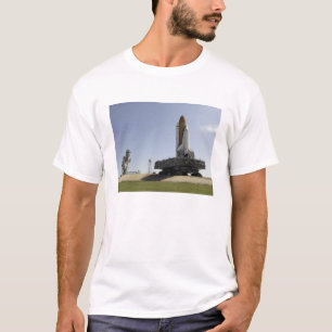 Space Shuttle Endeavor nadert de lancering p T-shirt