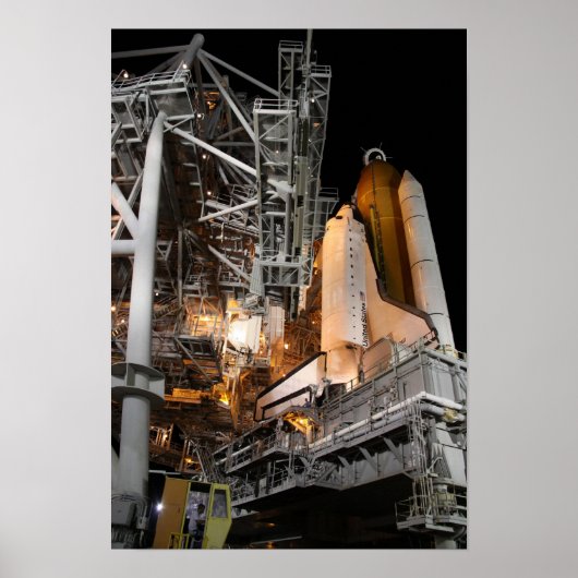 Space Shuttle Endeavor op het lanceerpad 2 Poster (Voorkant)