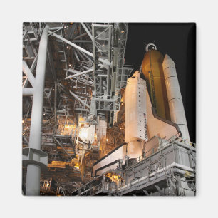 Space Shuttle Endeavor op het lanceerpad Magneet