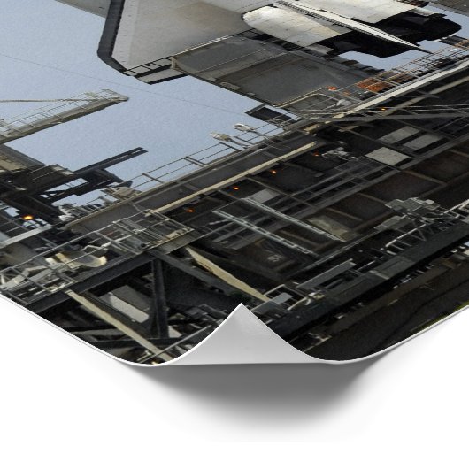Space Shuttle Endeavor op het lanceerpad Poster (Hoek)