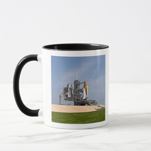 Space Shuttle Endeavour op het lanceerplatform 4 Mok (Links)