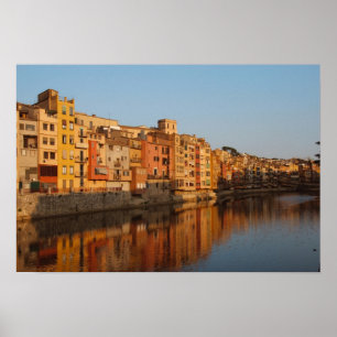 Spanje. Catalonië. Girona. Huisvesting op de Onyar Poster