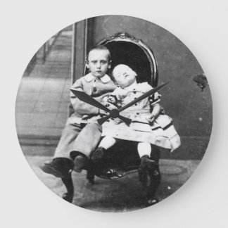 Spannende vintage-portret van broers en zusters grote klok