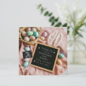 Spannende zwangerschapsaankondiging voor Pasen Feestdagenkaart (Staand voorkant)