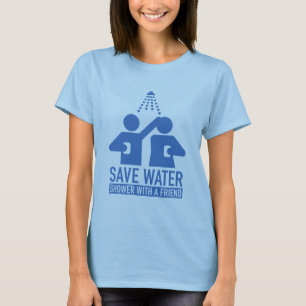Sparen waterdouche met een vriend t-shirt