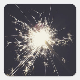 sparkler vuurwerk met vonken bij nachtvonken vierkante sticker