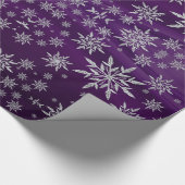 Sparkly Silver Snowflakes op Paars Cadeaupapier (Hoek)