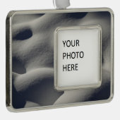Sparkly Snow Mounds Abstracte Natuur Verzilverd Kader Ornament (Rechts)