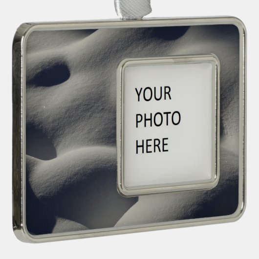 Sparkly Snow Mounds Abstracte Natuur Verzilverd Kader Ornament (Rechts)