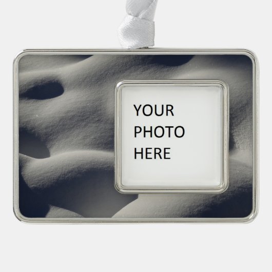 Sparkly Snow Mounds Abstracte Natuur Verzilverd Kader Ornament (Voorkant)