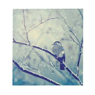 Sparrow op de besneeuwde tak notitieblok