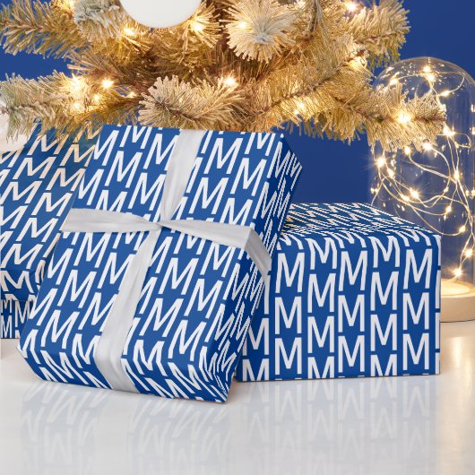 Speciaal aangepast blauw-wit monogram modern cadeaupapier (Feestdagen)