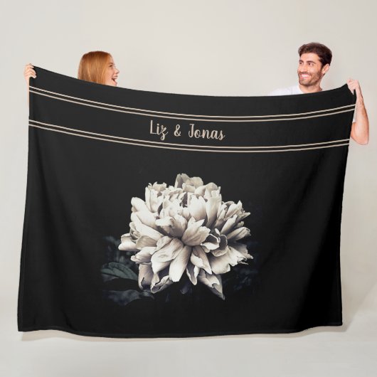 Speciaal formaat Sepia Peony Black Fleece Deken (In situ)